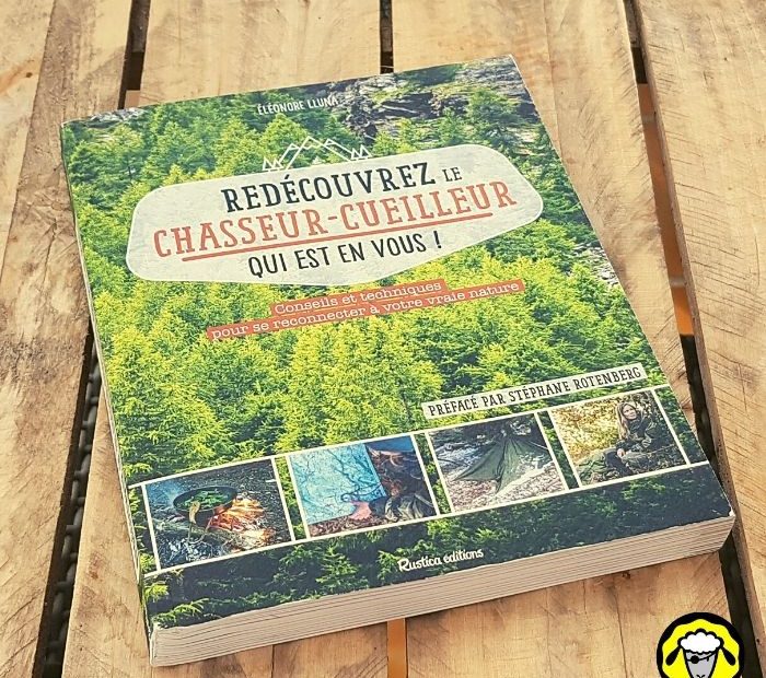 couverture du livre redecouvrez le chasseur cueilleur qui est en vous avec techniques de survie pour aventuriers et amoureux de la nature