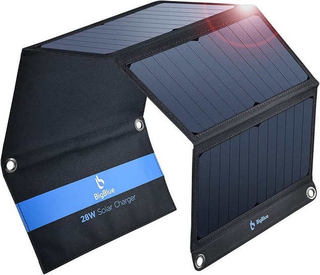 Panneau_solaire_BigBlue_28W compact et suffit pour un chargeur de pile USB