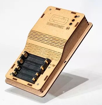 Regenbox est un dispositif capable de recharger des piles alcalines