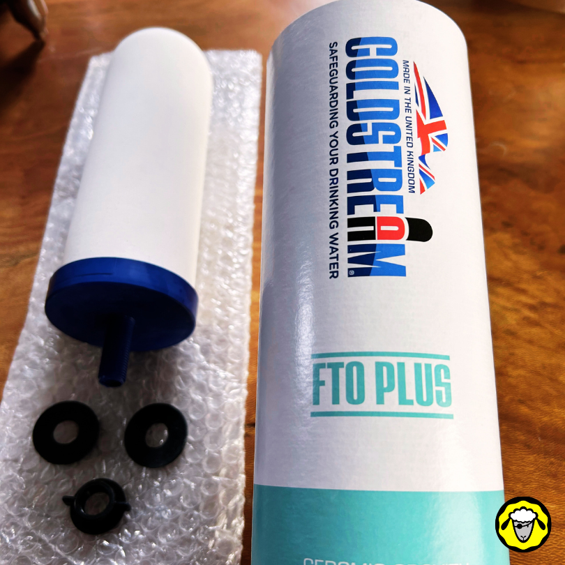 Détail de l'emballage du filtre Coldstream FTO Plus, made in England. Le filtre est très bien protégé dans un solide tube de carton et du papier bulle.