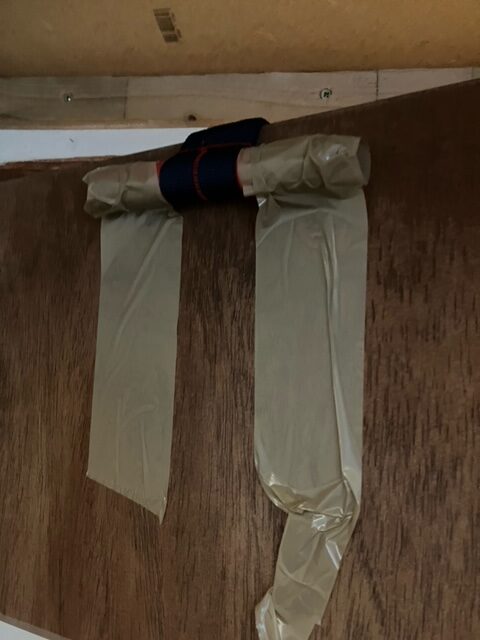 sas_porte_attache Fixation de la sangle de suspension