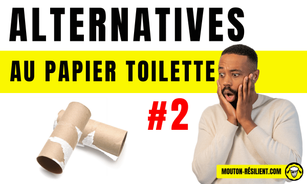 Un homme surpris avec les mains sur le visage, à côté d’un rouleau de papier toilette vide, suggérant une deuxième solution alternative au papier toilette