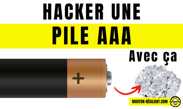 hacker une pile AAA - une pile AAA et un morceau de papier aluminium, suggérant une astuce ingénieuse.