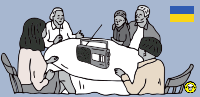 Une famille de cinq personnes assises autour d'une table écoutant une radio, avec un fond bleu et le drapeau ukrainien en haut à droite.