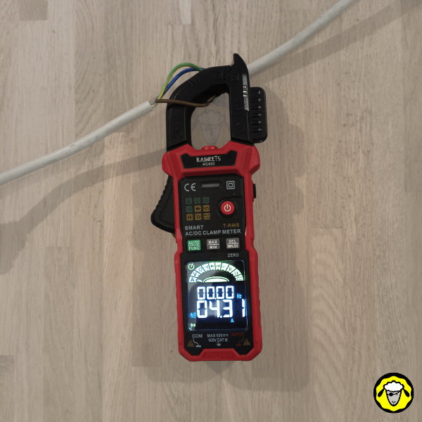 pince ampèremétrique connecté sur un séparateur de lignes