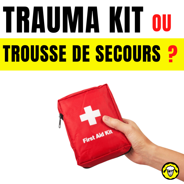 Visuel comparatif entre un trauma kit et une trousse de secours classique. Une main tient une trousse rouge estampillée "First Aid Kit". Le texte en haut interroge : "TRAUMA KIT ou TROUSSE DE SECOURS ?". Cette image illustre un dilemme fréquent en préparation civile : faut-il opter pour une trousse de premiers soins généralistes ou un kit spécialisé pour les urgences vitales (hémorragie, trauma) ?