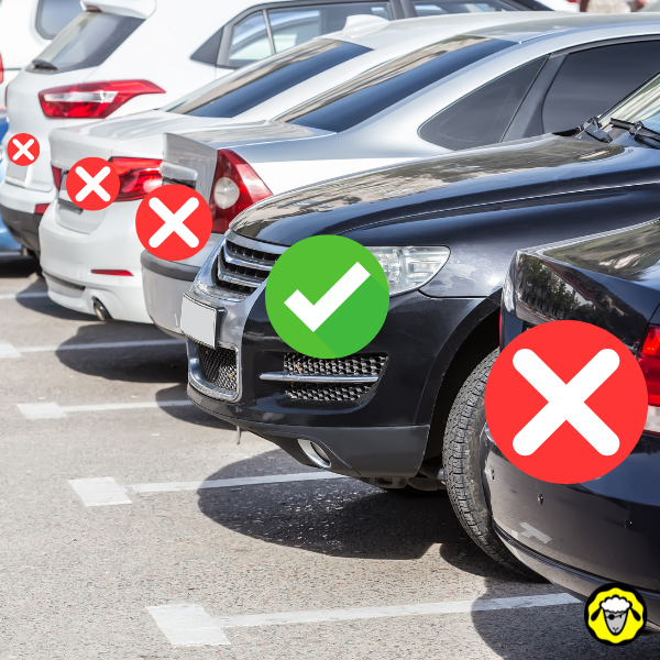 Comparatif visuel clair entre voitures garées dans le bon sens (✓) et à l’envers (✗). Idéal pour illustrer l’astuce survivaliste de stationnement défensif. Préparation, autonomie, sécurité du départ.