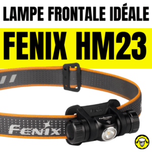 Lampe frontale Fenix HM23 sur fond clair, bandeau orange et corps compact, vignette “lampe frontale idéale”